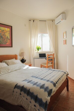 2 habitaciones, escritorio, tabla de planchar con plancha y wifi gratis