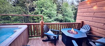 Free Summer Night! Hot Tub | Game Room | King Beds