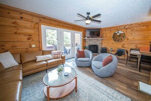 TV connectée, cheminée, jeux vidéo