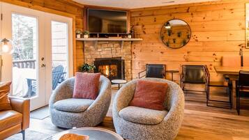 Smart TV, chimenea y videojuegos