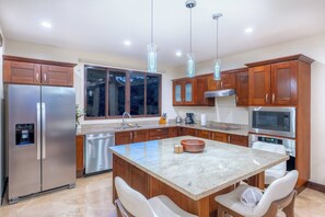 Microwave, oven, stovetop, dishwasher - Ocean View Azul Paraiso - Incredible Ocean View (Guanacaste Province)