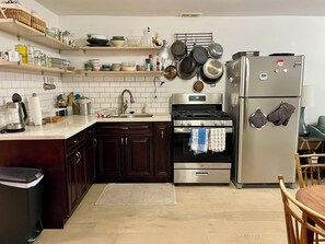 Private kitchen - 3 bedroom / 1 bathroom FULLY FURNISHED apartment in the Excelsior neighborhood. (San Francisco)
