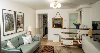 3 bedroom / 1 bathroom FULLY FURNISHED apartment in the Excelsior neighborhood.