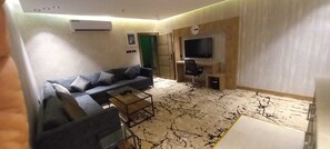 Deluxe Room | Living area | Smart TV, computer monitors, printers