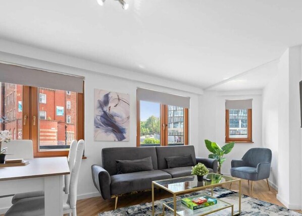 テレビ、書斎 / ワークスペース