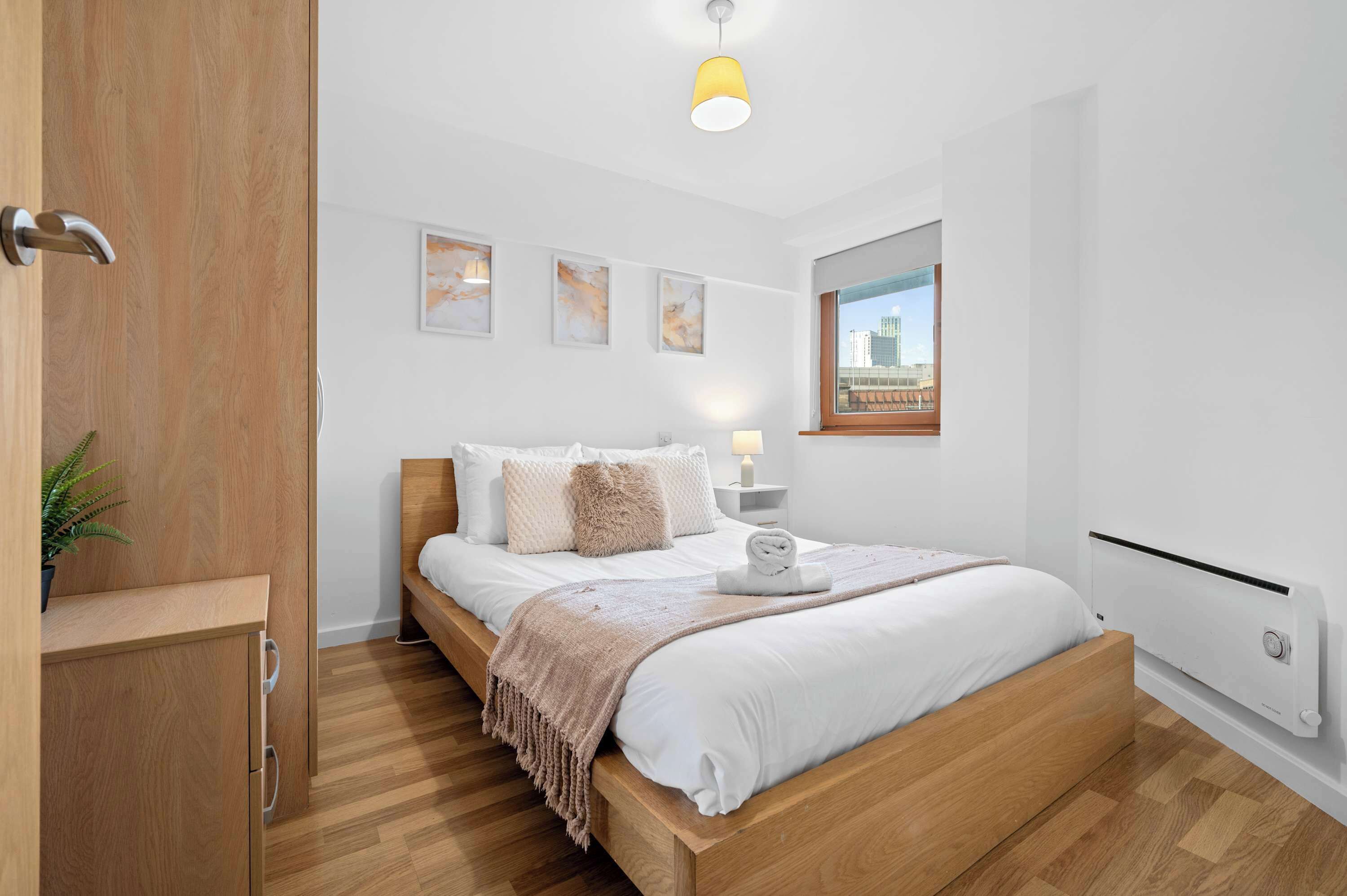 2 bedrooms, iron/ironing board, WiFi