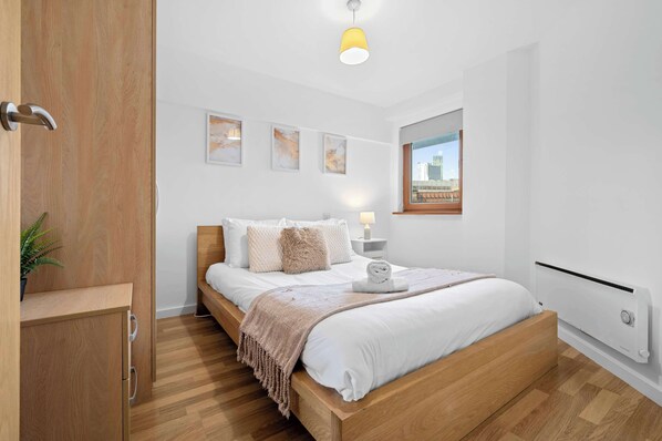 2 bedrooms, iron/ironing board, WiFi