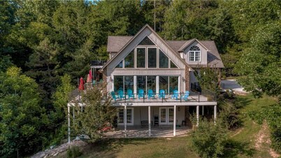 Luxury 4BR/4BA Lake Keowee Retreat- Mountain Cabin Vibes + Private Dock