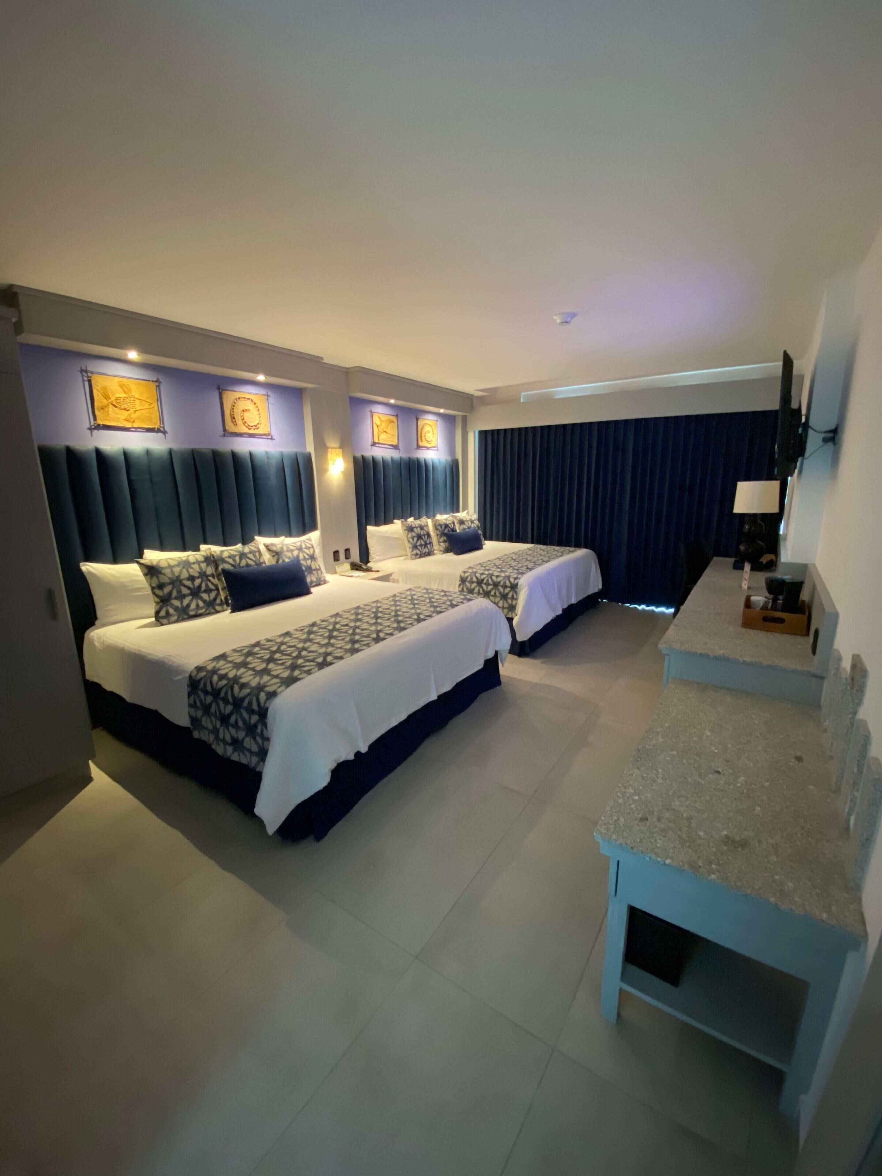 Habitación estándar doble | Ropa de cama de alta calidad, caja fuerte, escritorio