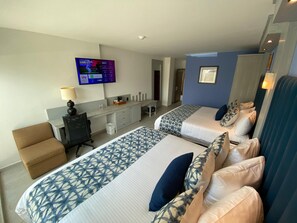 Standard Double Room | Premium bedding, in-room safe, desk, laptop workspace - Hotel HBlue Malecón (La Paz)