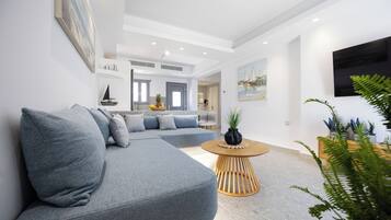 Grand Villa, Pool View | Living area