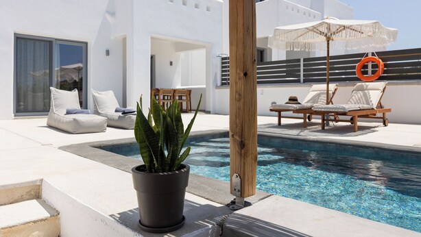 A modern pool area with lounge chairs, a wooden pergola, and a potted plant. - calmare collection hotel (Naxos)