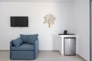 Chambre Double Confort, vue piscine | Coffres-forts dans les chambres, rideaux occultants