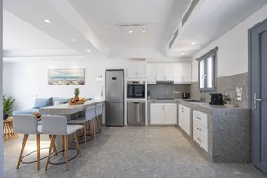 Grand Villa, Pool View | Private kitchen