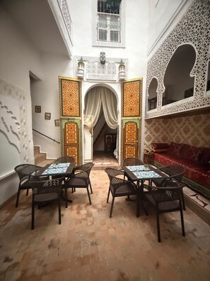 شرفة/رواق