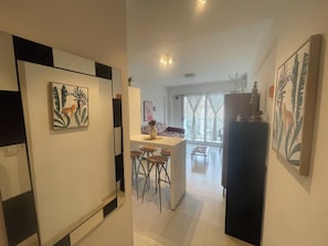Apartment, 1 Bedroom, Accessible, Smoking | Dining room