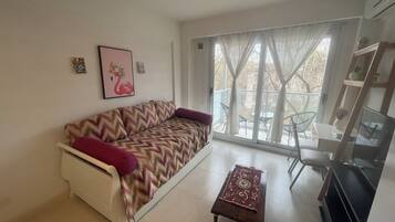Apartment, 1 Bedroom, Accessible, Smoking | 1 bedroom