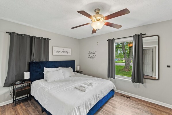 3 bedrooms, iron/ironing board, travel crib, free WiFi - 5 Min to Ark! Quiet and Comfy! (Williamstown)