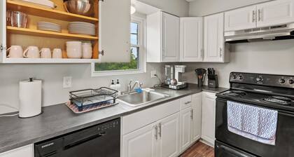 5 Min to Ark! Quiet and Comfy!