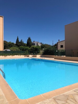 Pool - Bright apartment with pool - Near beach & airport (Saint-Laurent-du-Var)