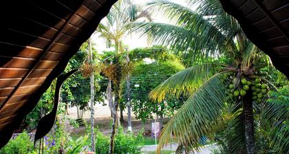 Charming Chalet in front of the sea, on Jabaquara beach - Paraty, 5 min. from the Historic Center