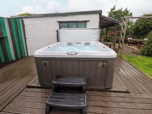 Bathtub spa outdoor