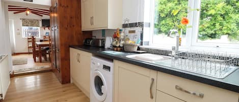 Cookware/dishes/utensils