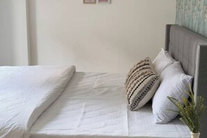 2 habitaciones, tabla de planchar con plancha, wifi y ropa de cama