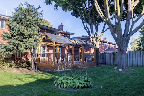 Majestic Mansion with Bar and Entertainment Space