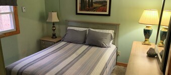 Charming cabin with AC and WiFi in the middle ofthe Shawnee National Forest.