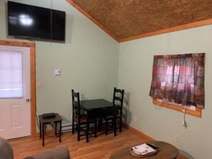 Dining - Charming cabin with AC and WiFi in the middle ofthe Shawnee National Forest. (Golconda)