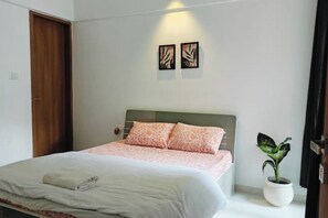 2 quartos, ferros/tábuas de passar roupa, Wi-Fi, roupa de cama