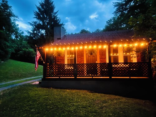 Historic late 1800's cabin with all of the modern accommodations