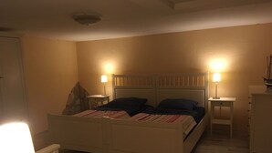 1 多间卧室、熨斗/熨衣板、旅行婴儿床、WiFi