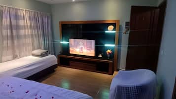 8 bedrooms, iron/ironing board, WiFi, bed sheets