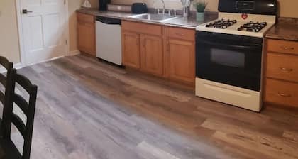 2 bedroom, Walk to Beach & Boardwalk ! Apt. 1R