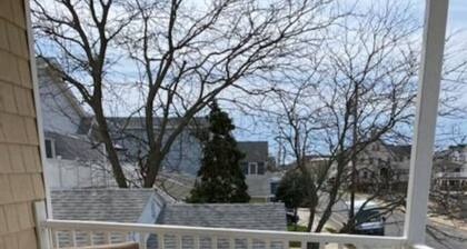 2 bedroom, Walk to Beach, Boardwalk, Shops. Apt 2R