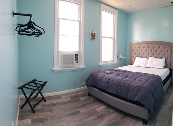 2 bedrooms, desk, iron/ironing board, WiFi