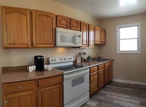 Sleeps 10. Walk to Beach, Boardwalk & Shops;unit 3