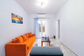 Living area - Kamares Calm & Comfort By Greece Apartments (Kamares)
