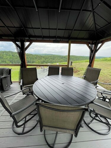 Hubbard Boyle Way an authentic Vermont Farmhouse Retreat in North Danville
