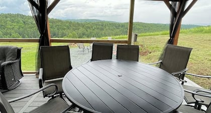 Hubbard Boyle Way an authentic Vermont Farmhouse Retreat in North Danville