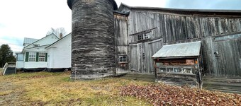 Hubbard Boyle Way an authentic Vermont Farmhouse Retreat in North Danville