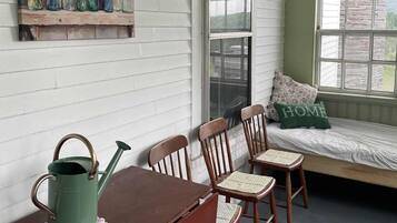 5 bedrooms, iron/ironing board, free WiFi, bed sheets