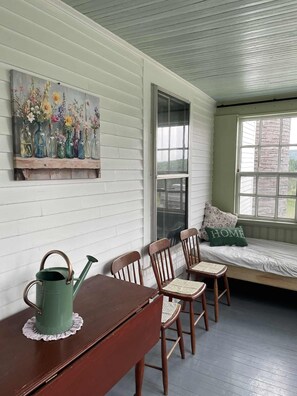 5 bedrooms, iron/ironing board, free WiFi, bed sheets