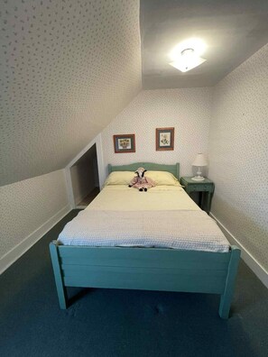 5 bedrooms, iron/ironing board, free WiFi, bed sheets