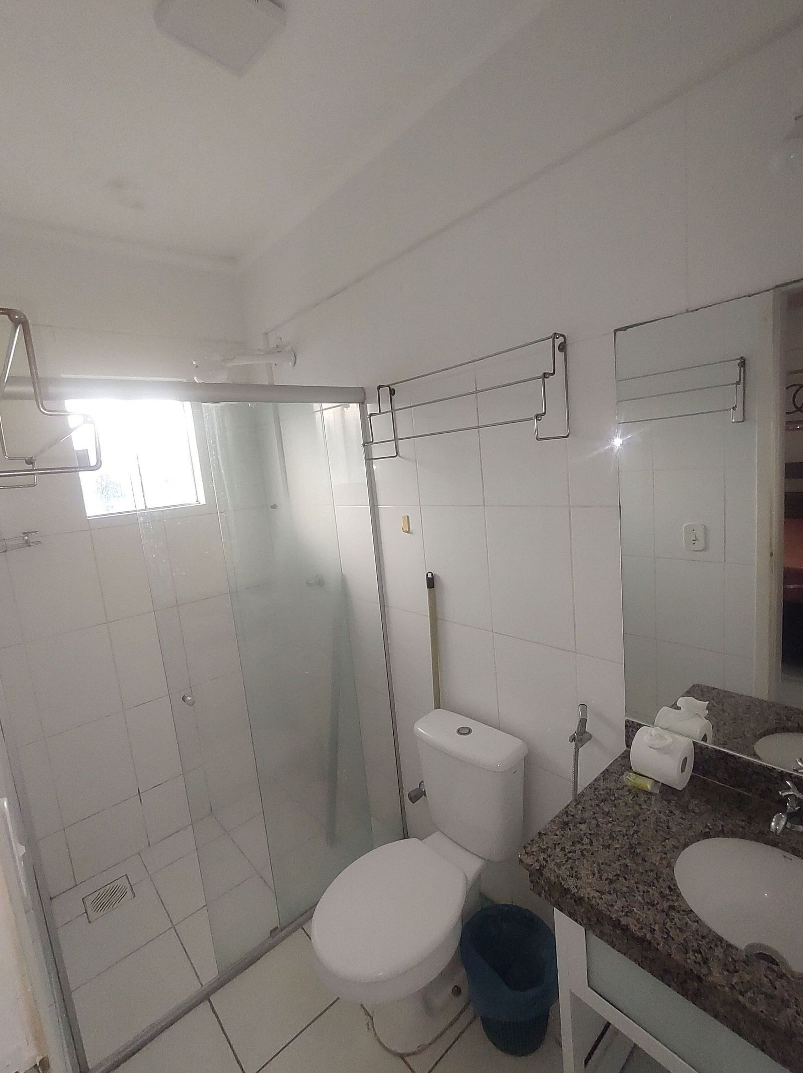 Superior Apartment | Bilik Mandi | Hulu semburan mandi hujan, tuala disediakan, sabun, tisu tandas 