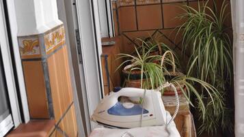 Einzelzimmer, Balkon, Blick auf den Innenhof | Terrasse/Patio