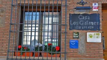 Vista frontal de la propiedad
