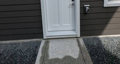 Cozy Private 1- Bedroom Suite in Westhills